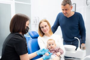 Parents at a pediatric dentist for tongue tie consultation 